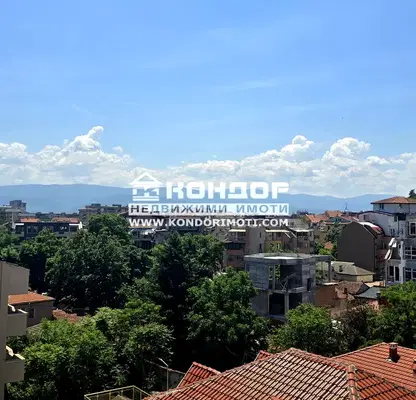 Снимка 2 — Двустаен апартамент с две тераси в Центъра на Пловдив, Стария град