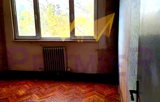 Тристаен апартамент с две тераси в Център, Пловдив