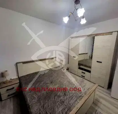 Снимка 3 — Двустаен апартамент с тераса в центъра на Пловдив
