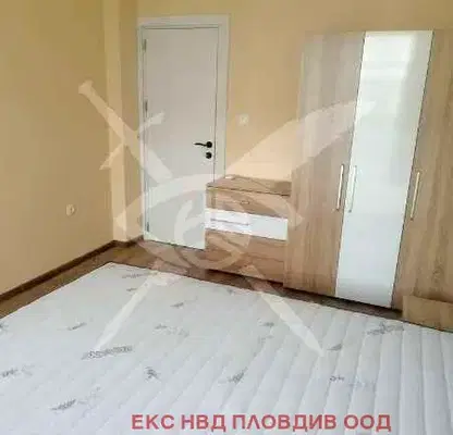 Снимка 4 — Двустаен апартамент в Център на Пловдив с тераса