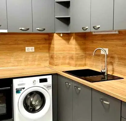 Снимка 2 — Двустаен апартамент с паркомясто в центъра на Пловдив