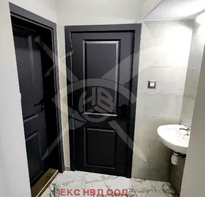 Снимка 3 — Тристаен апартамент в Център на Пловдив с площ 100 кв.м.