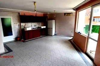 3-стаен апартамент с веранда в Център, Пловдив