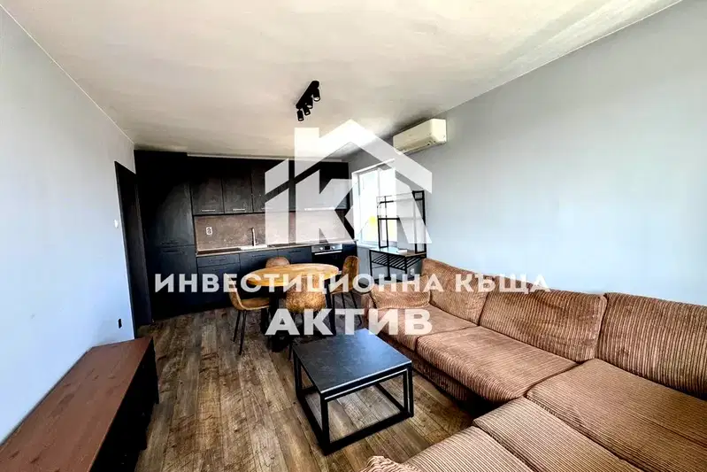Тристаен апартамент с две тераси в Центъра на Пловдив