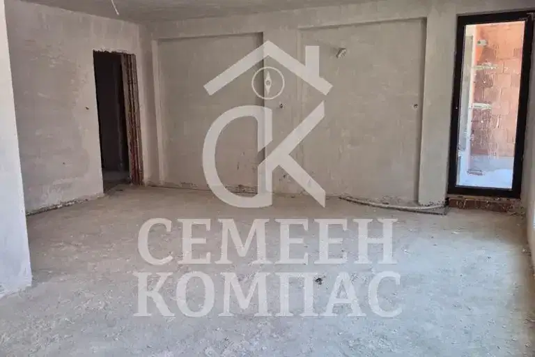 Тристаен апартамент в Христо Смирненски с две тераси