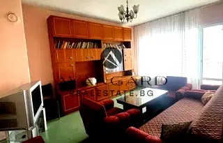 Тристаен апартамент с две тераси в Изгрев, Пловдив