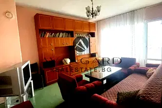Тристаен апартамент с две тераси в Изгрев, Пловдив