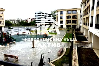 Тристаен апартамент в Кършияка с асансьор в затворен комплекс