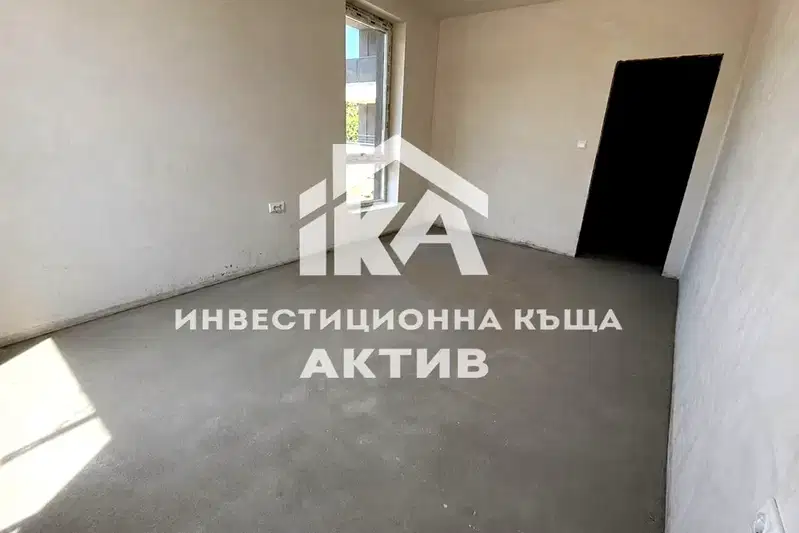 Двустаен апартамент с голяма веранда в Остромила, Пловдив