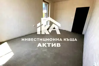Двустаен апартамент с голяма веранда в Остромила, Пловдив