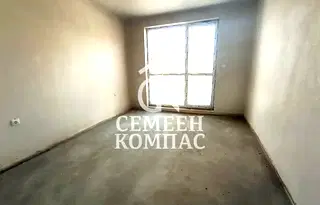 Тристаен апартамент с двор в Остромила, Пловдив