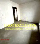 Тристаен апартамент в Остромила с тераса и гараж