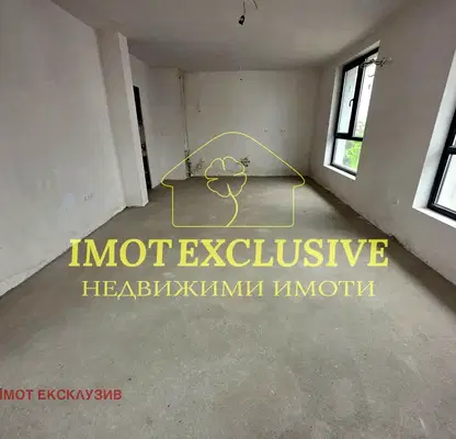 Снимка 2 — Тристаен апартамент в Остромила с тераса и гараж