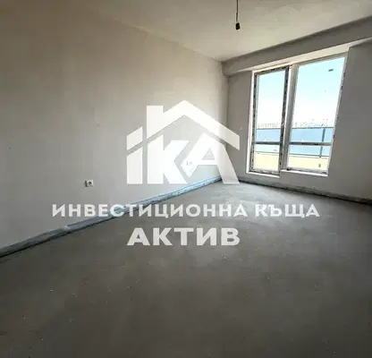 Снимка 2 — Просторен 4-стаен апартамент в Остромила, Пловдив с тераса