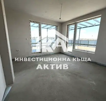 Снимка 3 — Просторен 4-стаен апартамент в Остромила, Пловдив с тераса
