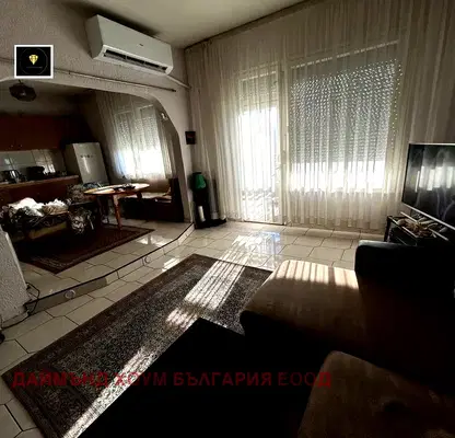 Снимка 2 — Тристаен апартамент с две тераси в Тракия, Пловдив