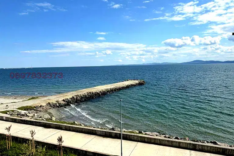 4-bedroom apartment in Oblast Burgas, Pomorie