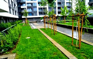 Тристаен апартамент с югоизточно изложение в Банишора, София