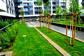 Тристаен апартамент с югоизточно изложение в Банишора, София