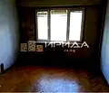 Снимка 2 — Тристаен апартамент 75 кв.м в Банишора с южно изложение