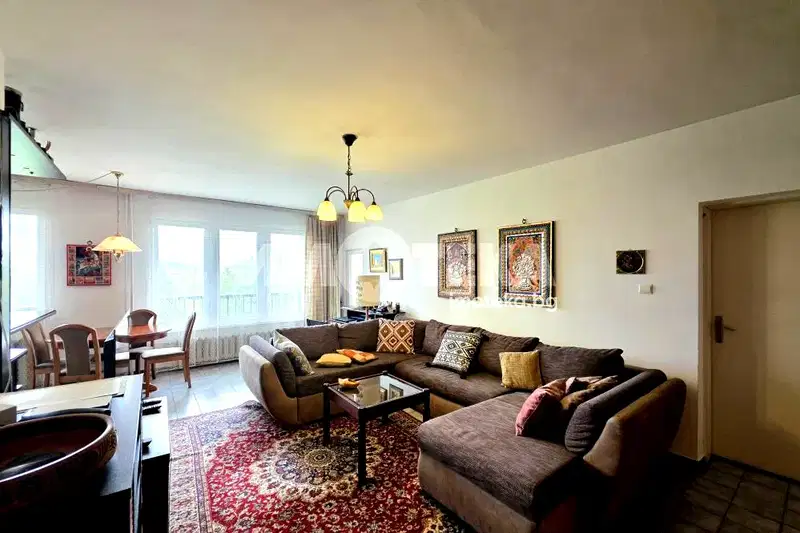 Spacious 3-room apartment with two loggias in Krasno selo