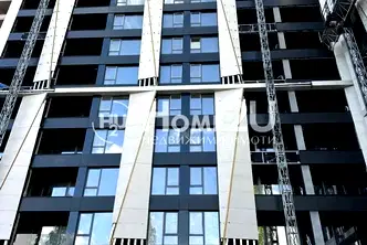 Тристаен апартамент в Бъкстон с частен парк в затворен комплекс