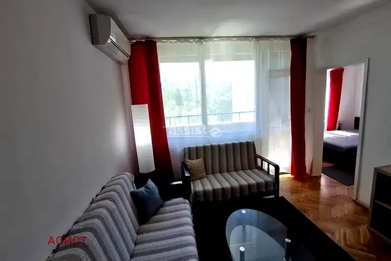 Двустаен апартамент с балкон в Бъкстон, София
