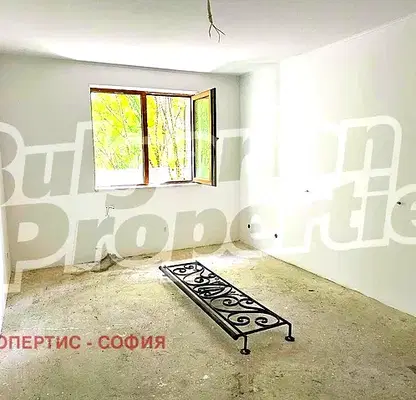 Снимка 3 — Двустаен апартамент в Център София с южно изложение