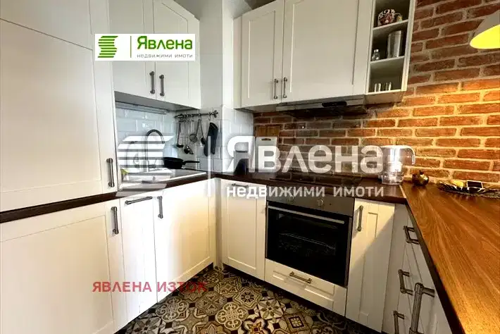 Двустаен апартамент с тераса в Център, София