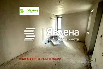 Тристаен апартамент в Център, София с балкон и асансьор