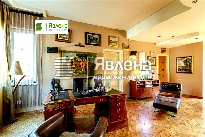 3-bedroom apartment in Sofiya, Centyr
