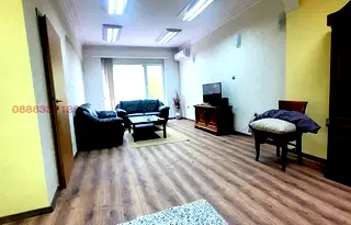 Тристаен апартамент в Център, София на трети етаж