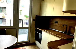 Тристаен апартамент с две тераси в Център, пл. Сточна гара