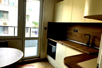 Тристаен апартамент с две тераси в Център, пл. Сточна гара