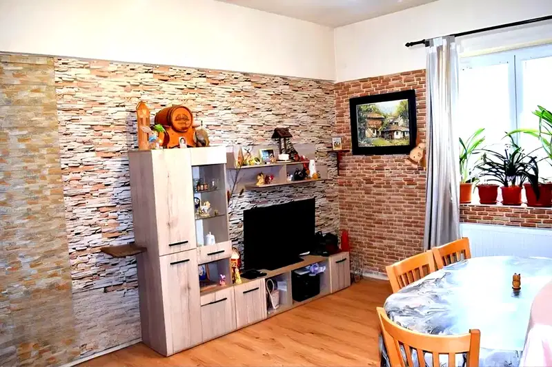 Three-room apartment with east/west aspect in Druzhba 2, Sofia