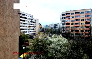 Двустаен апартамент с балкони в Дървеница, София