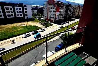 Просторен 2-стаен апартамент с тераса в Дървеница, София