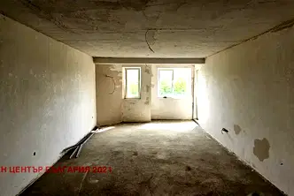 Просторен 2-стаен апартамент в Горубляне с тераса