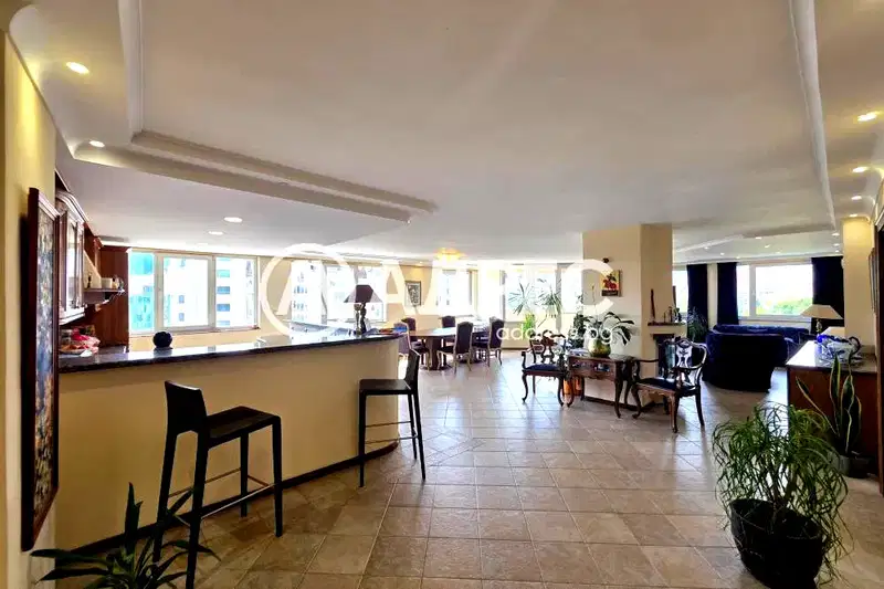 3-bedroom apartment in Sofiya, Hipodruma
