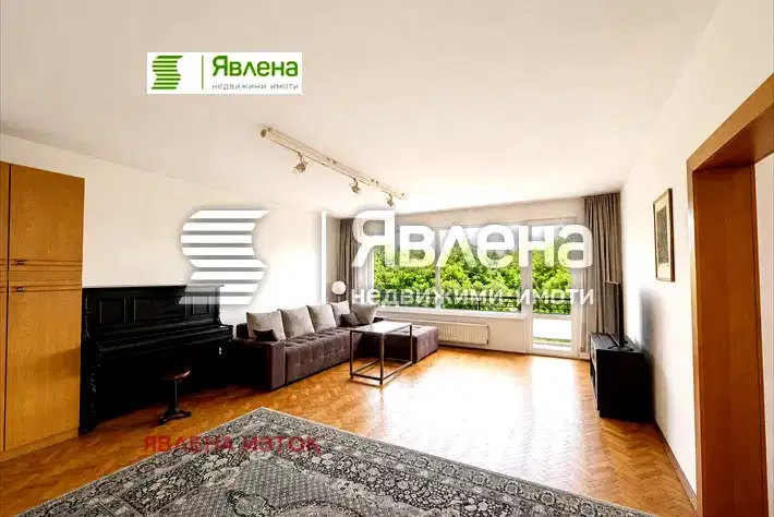 Просторен 4-стаен апартамент с панорамна гледка в Изгрев, София