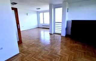 Тристаен апартамент с панорамна гледка в Изток, София