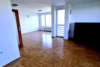 Тристаен апартамент с панорамна гледка в Изток, София