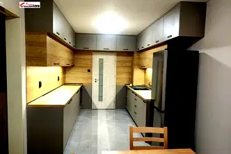 Просторен 3-стаен апартамент с остъклена тераса в Изток, София