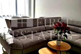 3-стаен апартамент в Изток с балкон и гледка към вътрешен двор