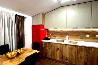 Тристаен апартамент с гараж в Левски, София
