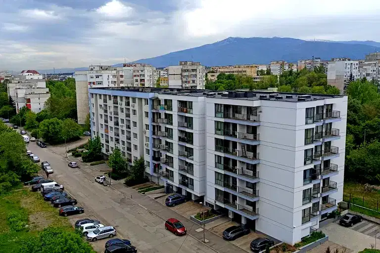 Тристаен апартамент с две тераси в Люлин 3, София
