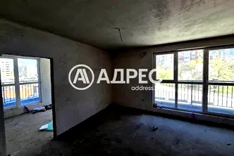 Тристаен апартамент в Люлин 5 с функционално разпределение