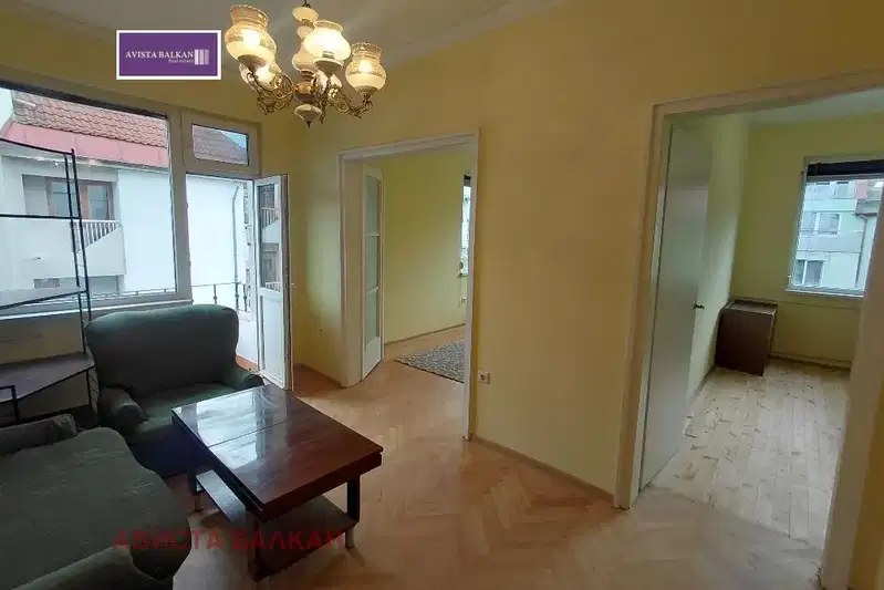 Тристаен апартамент в Медицинска академия с ремонтирана кухня