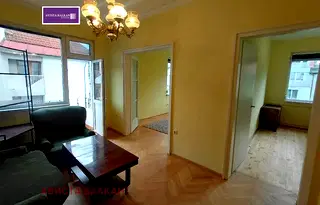 Тристаен апартамент в Медицинска академия с ремонтирана кухня