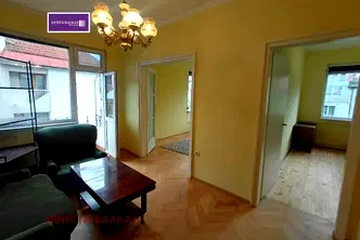 Тристаен апартамент в Медицинска академия с ремонтирана кухня